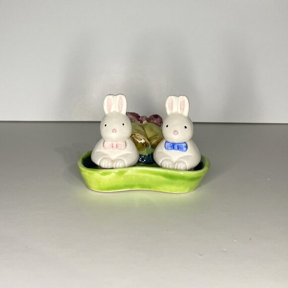 Cute Pair of Bunnies Sitting on a Tray Salt & Pepper Shakers - Picture 1 of 7